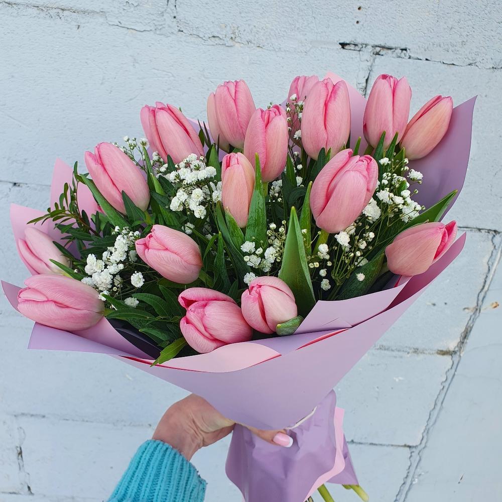 Букет с розовыми тюльпанами