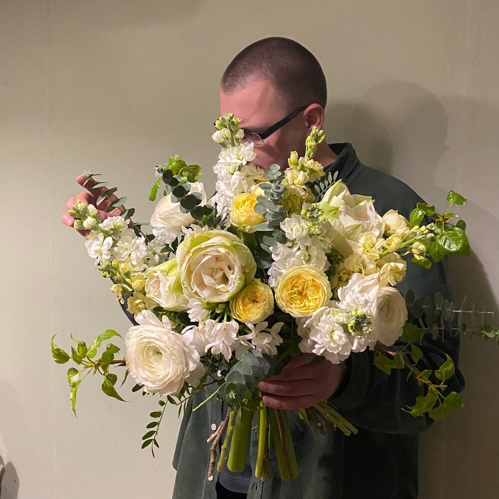 Весна придёт - Букет с ранункулюсами и нарциссами Весна придёт - Букет с ранункулюсами и нарциссами